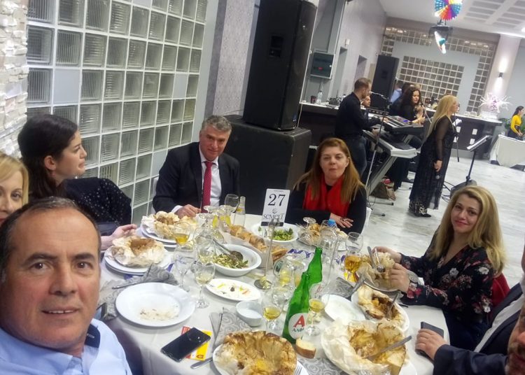 ΗΛΕΙΑ: Σε αποκριάτικους χορούς, καφεδάκι και… προσέλκυση ψηφοφόρων οι υποψήφιοι Δήμαρχοι, Περιφερειακοί Σύμβουλοι και υποψήφιοι βουλευτές