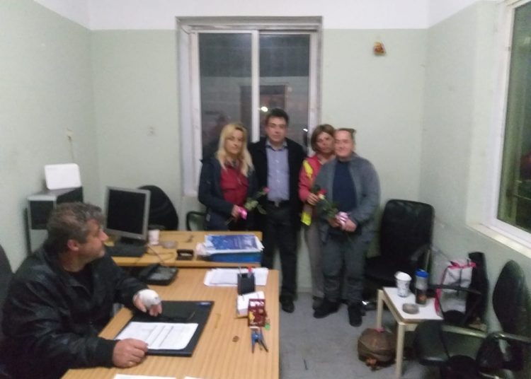 Ο υποψήφιος δήμαρχος Τάκης Αντωνακόπουλος, τίμησε τις γυναίκες-εργαζόμενες στον τομέα καθαριότητας του Δήμου Πύργου