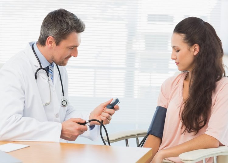 Ένας στους τέσσερις δεν γνωρίζει ότι έχει πίεση