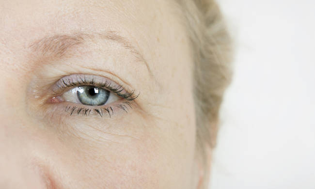 Bλεφαρόπτωση: Τι την προκαλεί και πώς αντιμετωπίζεται