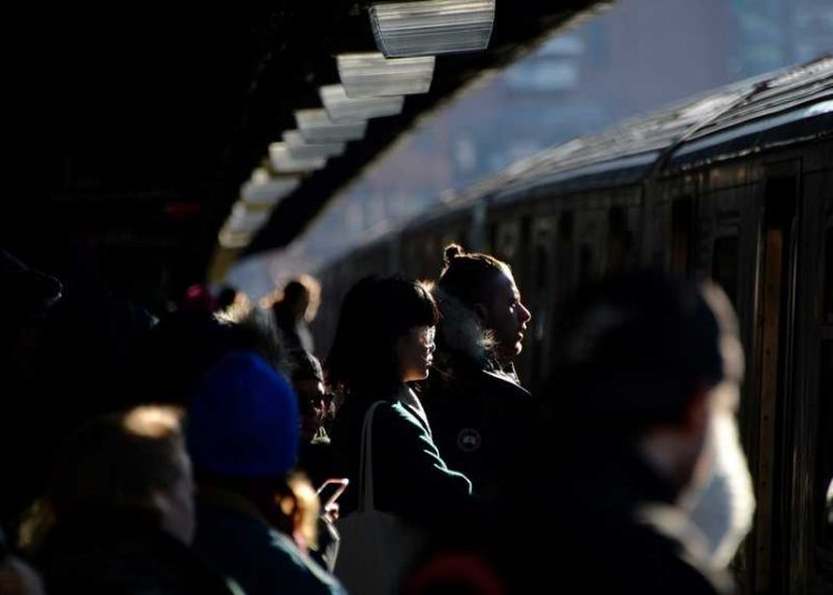 Μειώσεις μισθών φέρνουν οι εισφορές του ΕΦΚΑ στα «μπλοκάκια»