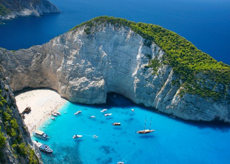 «Βουλιάζουν» από ξένους τουρίστες τα Ιόνια Νησιά