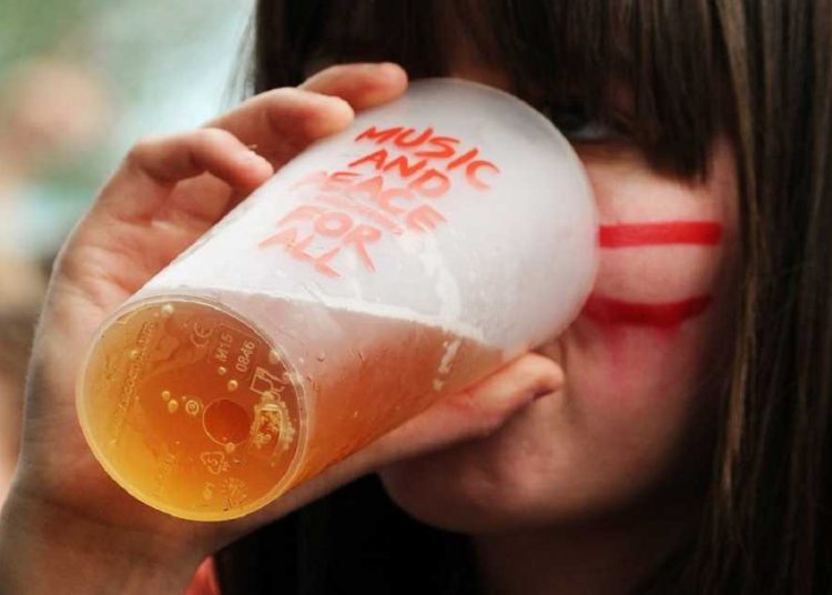 Η σχέση μας με το αλκοόλ: Τα καλά και τα κακά νέα