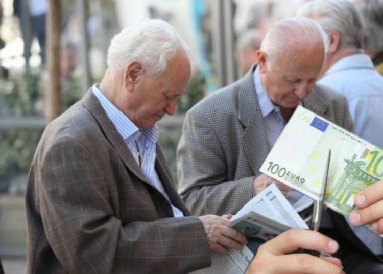 Συντάξεις: Ερχονται μειώσεις για ποσά πάνω από τα 1.300 ευρώ