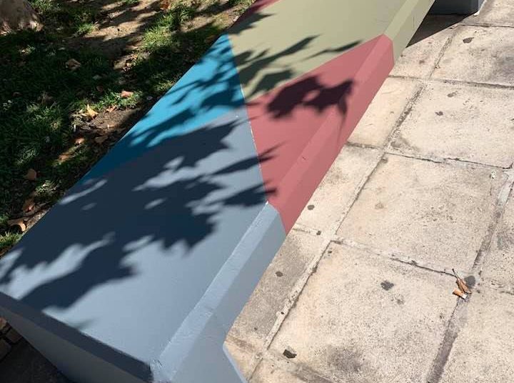 ΠΥΡΓΟΣ: Τα παγκάκια άλλαξαν χρώμα