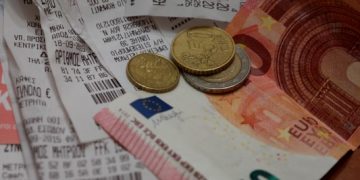 Σοκ με αυξήσεις σε όλους τους συντελεστές ΦΠΑ κατά μία μονάδα – Θα πάρουν φωτιά όλα τα προϊόντα