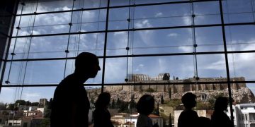 Φορολογική «τρέλα» ακόμη και για όσους βγάζουν 850€ (πίνακες)