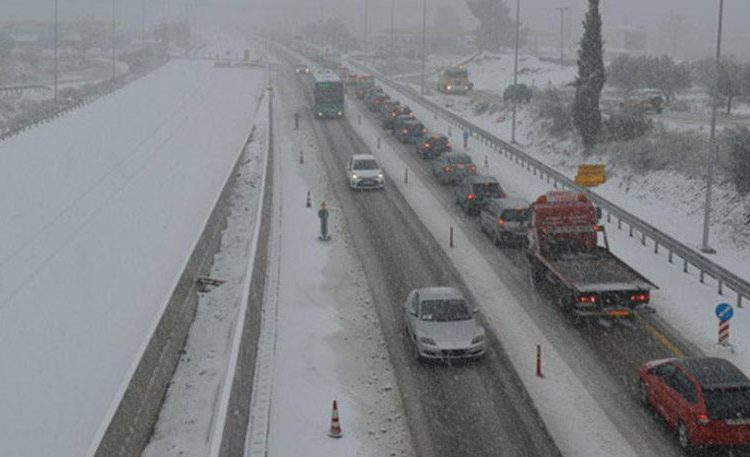 Στέλνουν βαρέως τύπου εκχιονιστικά στην Ε.Ο Αίγιο – Ακράτα. Ταξειδέψτε… ήσυχοι (Δείτε φωτο)