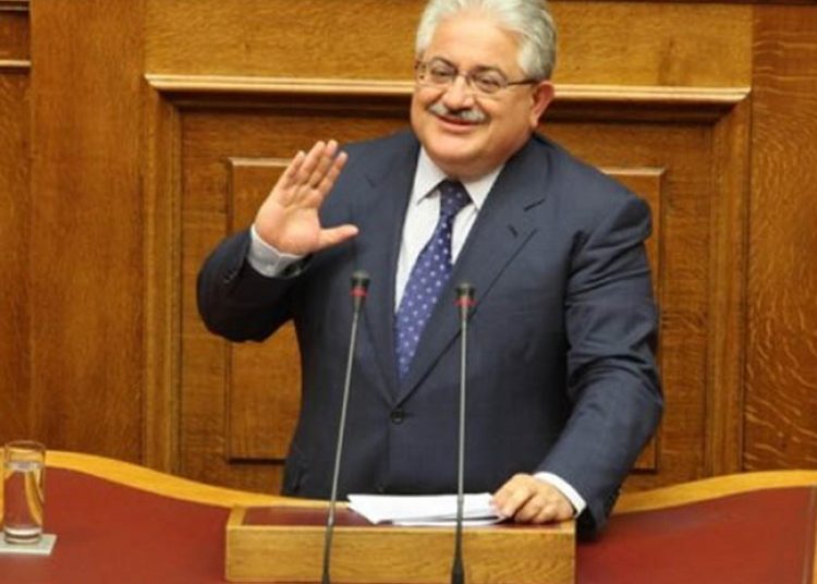 Κ.ΤΖΑΒΑΡΑΣ προς Δ.ΜΠΑΞΕΒΑΝΑΚΗ: Άκουσα και απαντώ: Μ’ αυτά που λες και μ’ αυτά που κάνεις δεν θα γίνεις ποτέ μπαξεβάνης. Θα μείνεις απλώς μπαξεβανάκις.