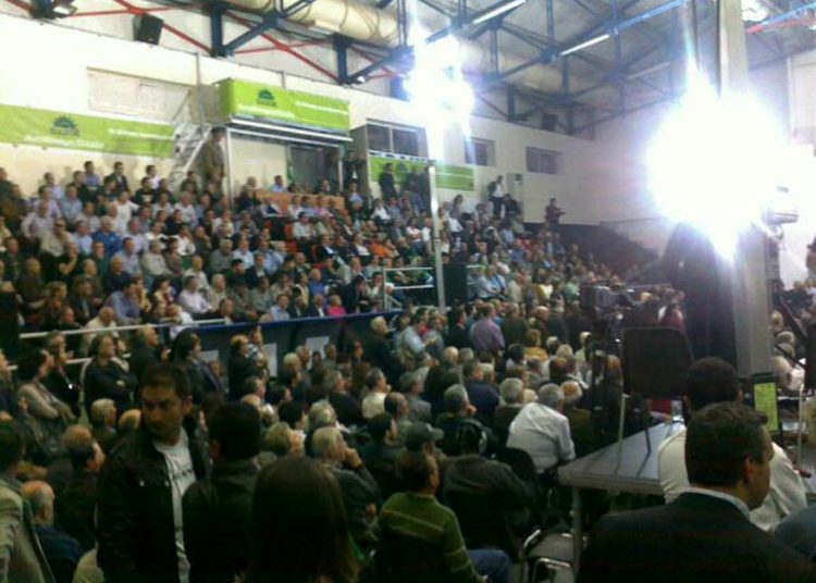 Πάτρα: Ξεκίνησε την ομιλία ο Ε. Βενιζέλος με επίθεση κατά του φασισμού – Αποδοκιμάστηκε ο Γ. Παπανδρέου