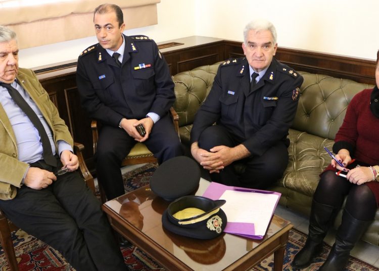 Συνάντηση Δημαρχου Πύργου με τον Διοικητή Π.Υ. κ.Πετρούτσο