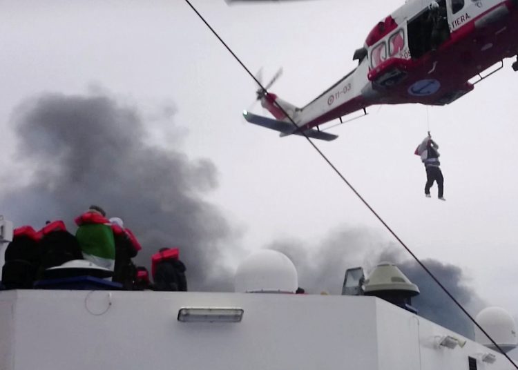 Τρίτος Ελληνας νεκρός από την Ζάκυνθο στο Norman Atlantic – Αγνοούνται άλλοι 98 επιβάτες, λένε οι Ιταλοί