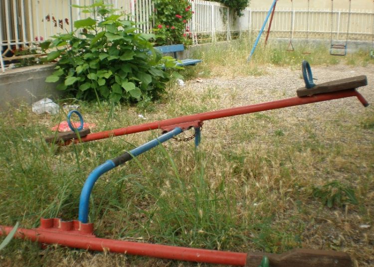 Πύργος: Ακαταλληλότητα παιδικών χαρών, κίνδυνος για τη διασφάλιση ύπαρξή τους