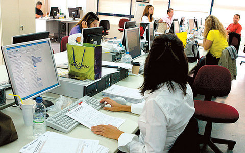 Τo μισθολόγιο και τα επιδόματα στο Δημόσιο