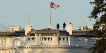 Τορπίλη και από την Ουάσιγκτον: Στηρίζει ΔΝΤ, αδειάζει την Αθήνα