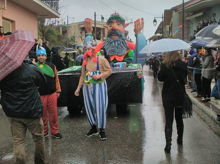 Η βροχή δεν σταμάτησε το Καρναβάλι στα Μακρίσια (φωτο)