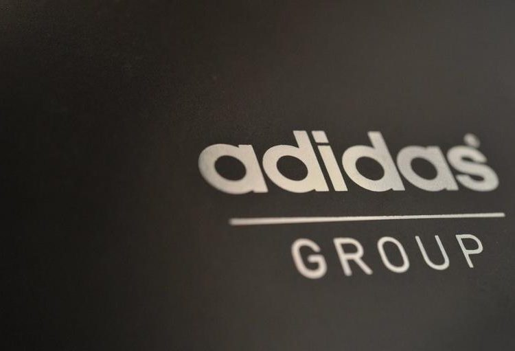 Adidas: Αποσύρει επικίνδυνα παιδικά μαγιό – Τι πρέπει να κάνουν οι γονείς