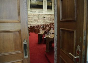 Ο έρωτας τους γεννήθηκε στα έδρανα της Βουλής! Πλέον… συζούν