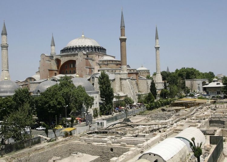 Γενί Σαφάκ: Δικαστήριο μπορεί να μετατρέψει την Αγία Σοφία σε τζαμί