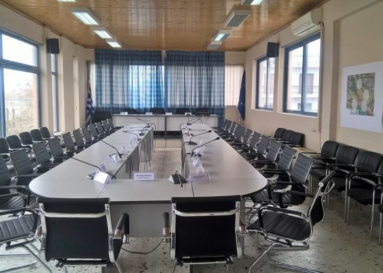 Tηλεφώνημα από άγνωστο για βόμβα στον χώρο του Δημοτικού Συμβουλίου Λεχαινών