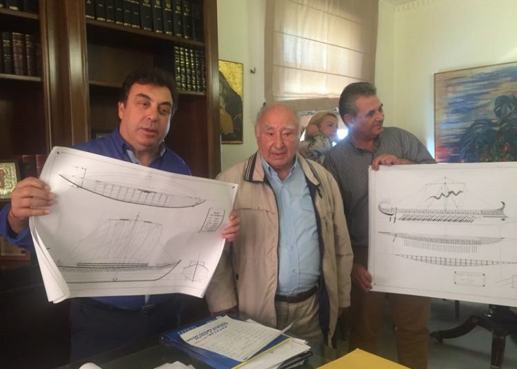 Προσφορά στο Δήμαρχο Πύργου, σπάνιας συλλογής με σχέδια πλοίων, από το κ.Παναγή Τουμαζάτο