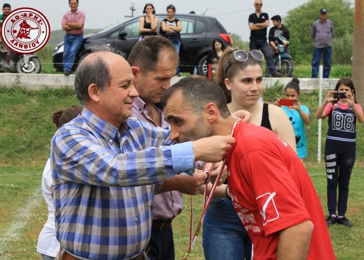 Αλλού κάνει άμεσες απονομές και στα γήπεδα η ΕΠΣΗ, κι αλλού όχι (π.χ. Πανηλειακός)!