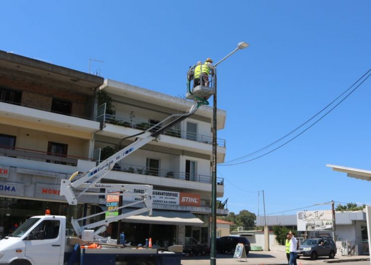 Αντικατάσταση λαμπτήρων στη οδό Πατρών