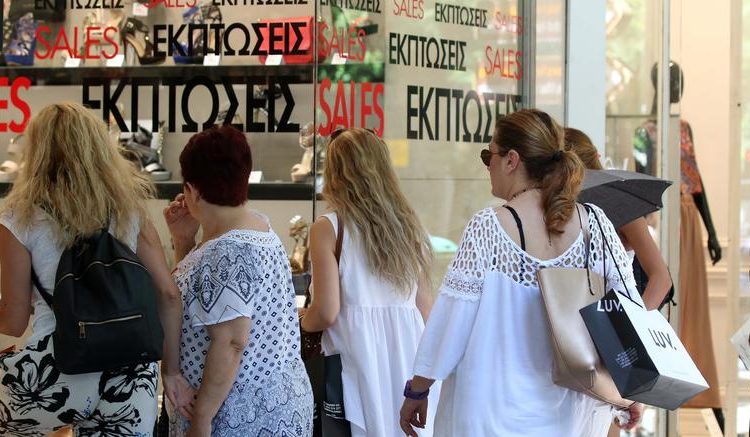 Ανοικτά αύριο Κυριακή τα καταστήματα στο πλαίσιο των θερινών εκπτώσεων