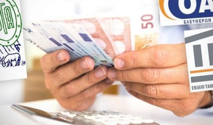 Η μείωση των ασφαλιστικών εισφορών σε πίνακες – «Ανάσα» σε χιλιάδες επαγγελματίες