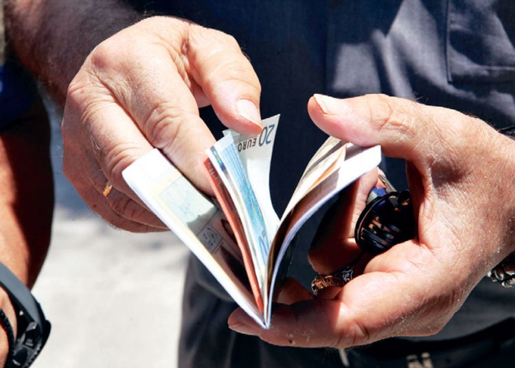 ΥΠΟΥΡΓΕΙΟ ΕΡΓΑΣΙΑΣ: Γιατί δεν καταβλήθηκε το Κοινωνικό Εισόδημα Αλληλεγγύης σε χιλιάδες άτομα