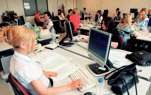 Δημόσιο: Ερχονται μετατάξεις – εξπρές για τους υπαλλήλους