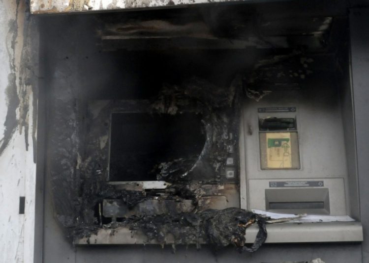 Ανατίναξαν το ΑΤΜ της Εθνικής Τράπεζας στο Super Market ΑΒ Βασιλόπουλος στον Πύργο.