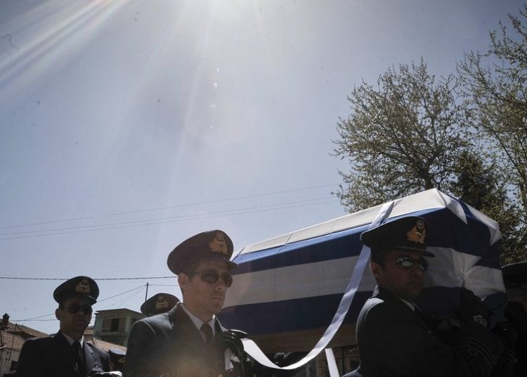 Η Ελλάδα αποχαιρετά τον ήρωα σμηναγό