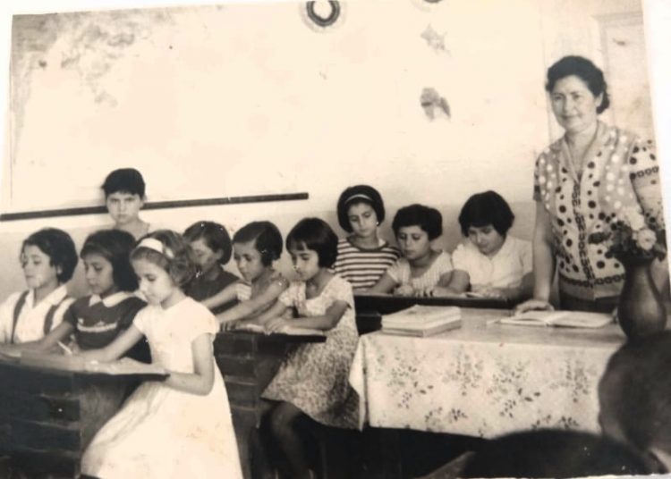 Μερικές…δεκαετίες…πίσω… (Γράφει η Γωγώ Αναγνωστοπούλου)