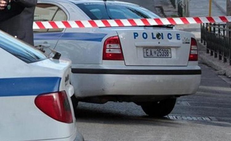 Σοκ στη Φθιώτιδα: 49χρονη έκοψε το λαιμό της μπροστά στη μητέρα της!