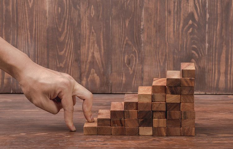 Τι φανερώνει ο πόνος στο γόνατο όταν ανεβαίνετε σκάλες