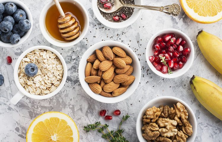 Καρκίνος παχέος εντέρου: Τι να τρώτε και τι να αποφεύγετε για να μειώσετε τον κίνδυνο