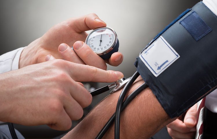 Ορθοστατική υπόταση: Για ποια ασθένεια αυξάνει τον κίνδυνο κατά 40%