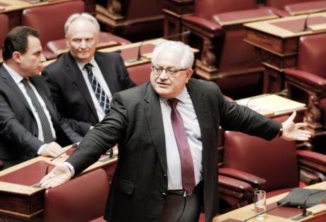 Δεν έχει ξανασυμβεί! Ο βουλευτής Ηλείας της ΝΔ Κώστας Τζαβάρας καταχειροκροτήθηκε από τα έδρανα του ΣΥΡΙΖΑ