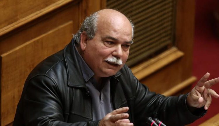 Η Βουλή αποφάσισε να υιοθετήσει τα παιδιά του άτυχου πιλότου Γιώργου Μπαλταδώρου