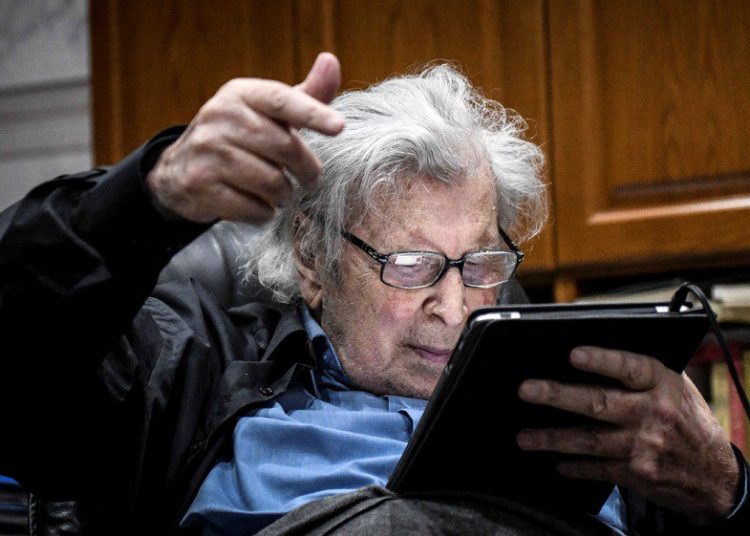 Μίκης Θεοδωράκης: “Είναι πολύ άρρωστος, με πολλά προβλήματα υγείας”