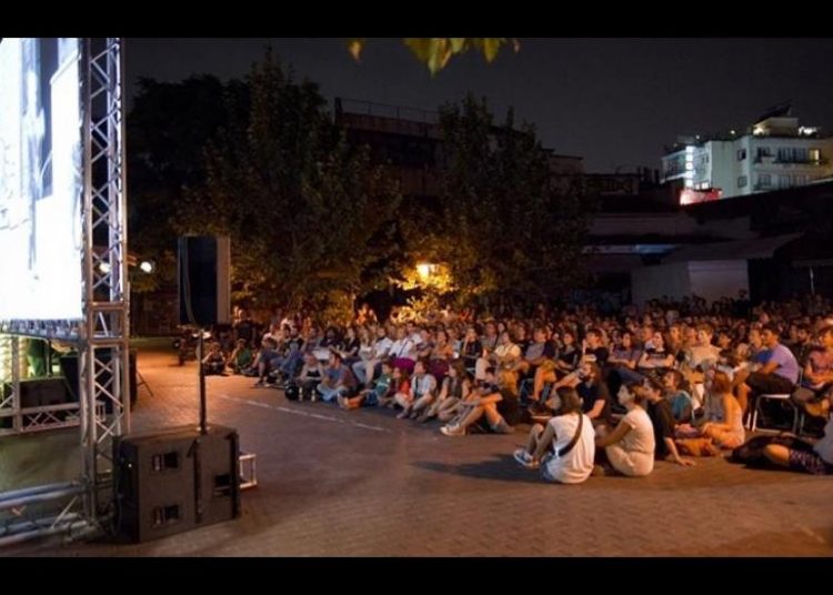 Περιοδεύων κινηματογράφος στις πλατείες της Ηλείας