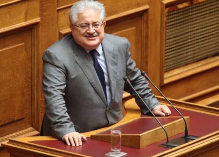 Θα μείνει… μόνος στην Βουλή