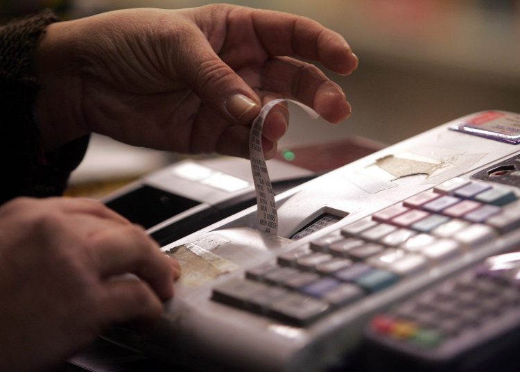 Για ποια αγαθά και υπηρεσίες μειώνεται ο ΦΠΑ από το 24% στο 13%