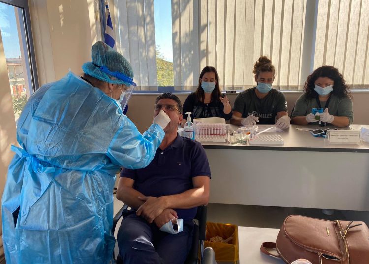 Δειγματοληψία στο Δημαρχείο Ανδραβίδας-Κυλλήνης για τον Covid-19