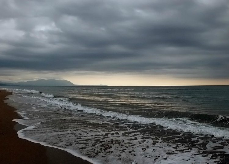 Αυξημένες νεφώσεις και σποραδικές βροχές μαζί με πτώση της θερμοκρασιας