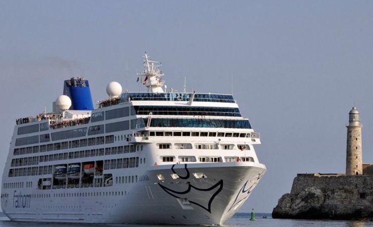 Δείτε πώς υποδέχθηκαν οι Κουβανοί το πρώτο αμερικανικό κρουαζιερόπλοιο μετά από 50 χρόνια