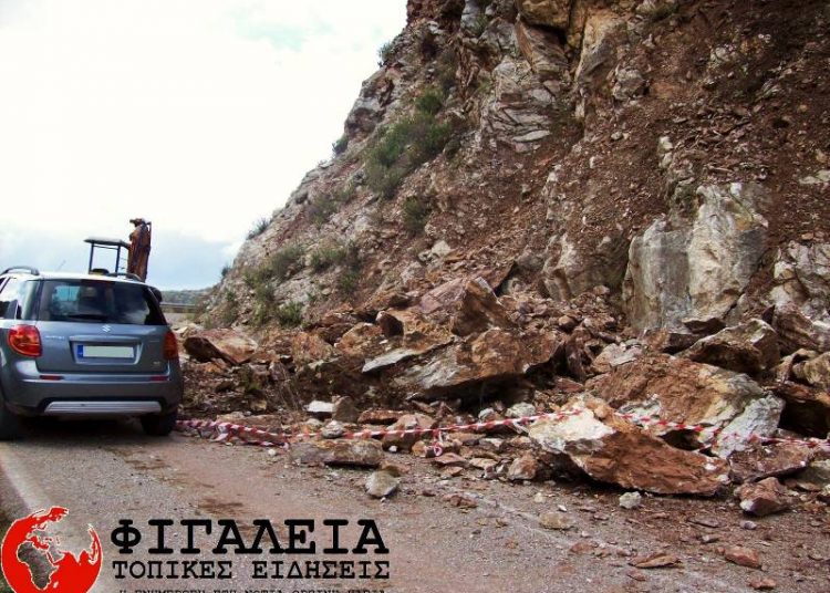 Επαρχ. οδός Νέας Φιγαλείας-Επικούρειου Απόλλωνα – Μεγάλη κατολίσθηση κράτησε κλειστό το δρόμο για ώρες-Και νέα κατολίσθηση πριν λίγο