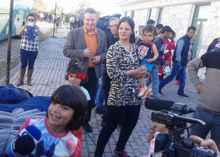 Ήλθαν στην Μυρσίνη οι Σύροι πρόσφυγες από τον Πειραιά (Φωτο)