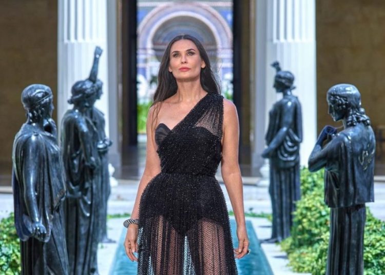 Demi Moore: Το αποκαλυπτικό εξώφυλλο στα 56 της χρόνια!